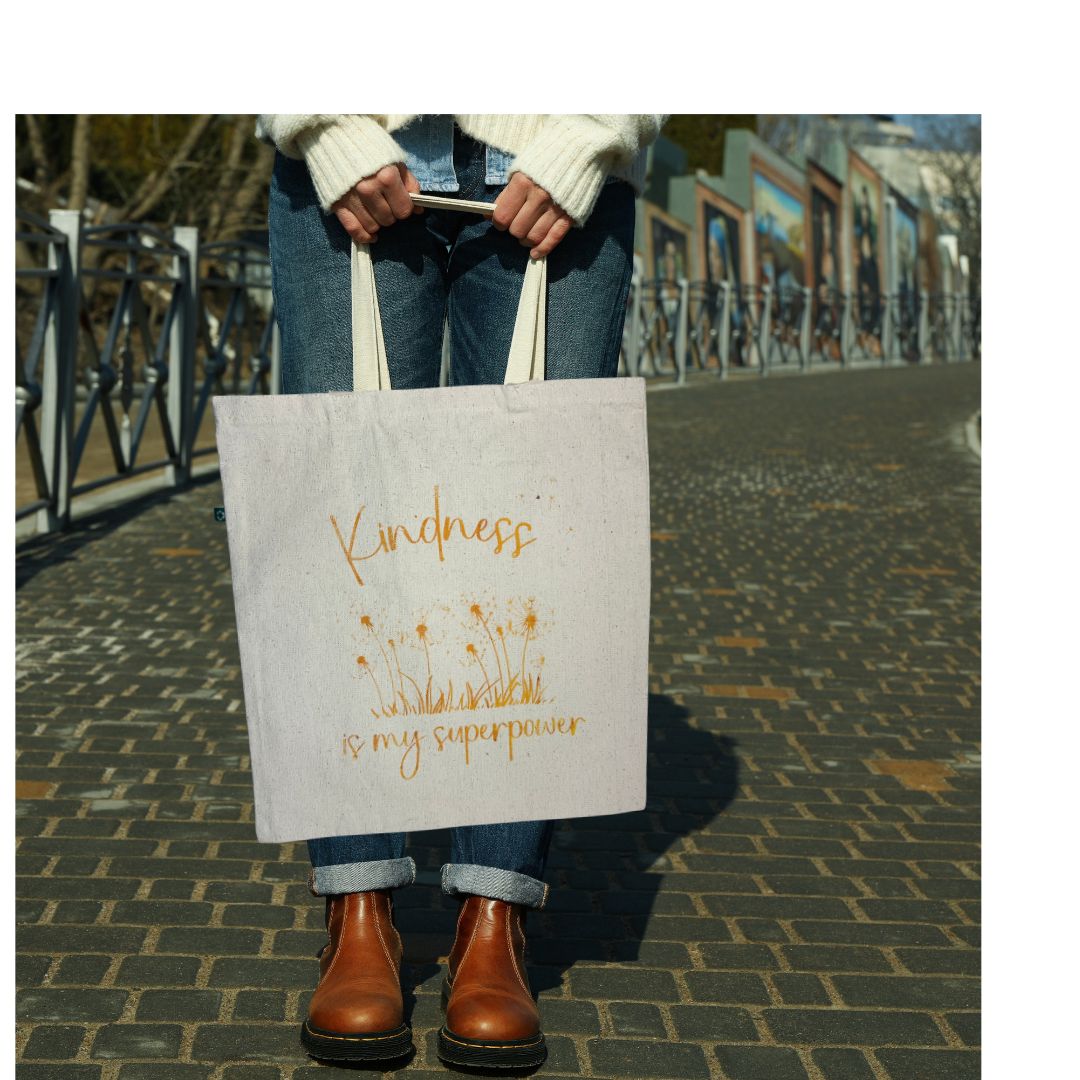 Small Totebag - kindness in my superpower (yellow)/ Petit sac fourre-tout kindness is my superpower