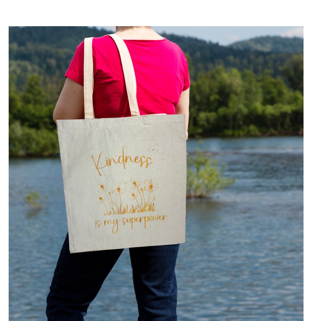 Small Totebag - kindness in my superpower (yellow)/ Petit sac fourre-tout kindness is my superpower
