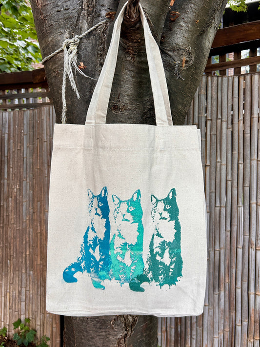 Junebug Collection - Medium Totebag - 3 green cats/ Sac fourre-tout 3 chats verts  de grandeur moyenne